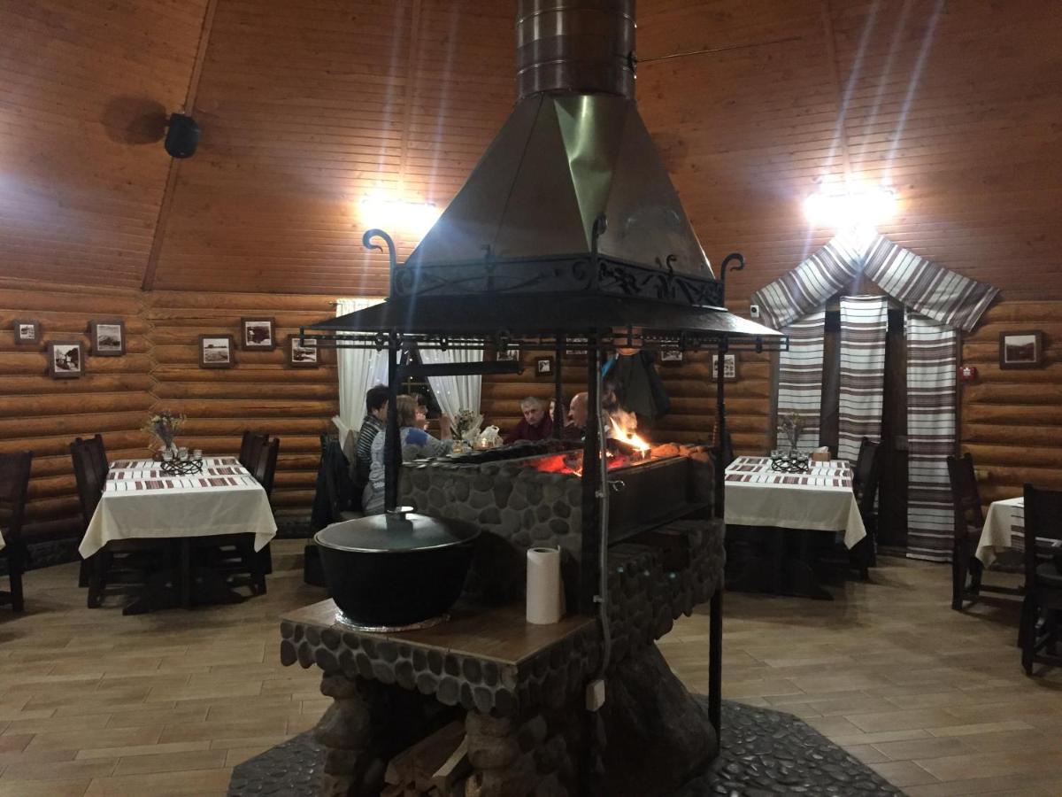 Toursit Complex Polyana Kvasova Hotel Bagian luar foto