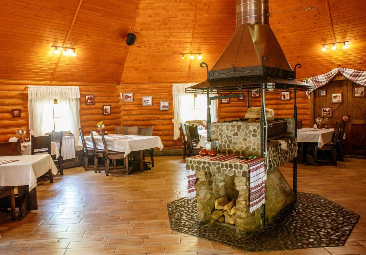 Toursit Complex Polyana Kvasova Hotel Bagian luar foto